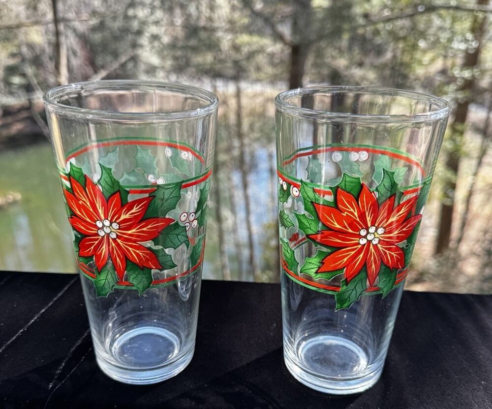 2 Vintage CHRISTMAS POINSETTIA RED GREEN GLASSWARE TUMBLERS A16